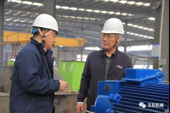 河南工業(yè)大學(xué)機(jī)電工程學(xué)院院長、碩士研究生導(dǎo)師惠延波教授等一行蒞臨東起集團(tuán)參觀考察